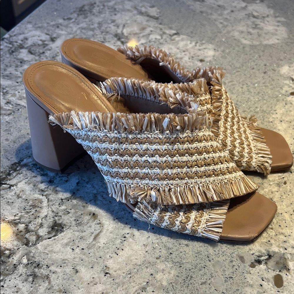 House of Harlow 1960 Tan and Cream Woven Mules Size 9